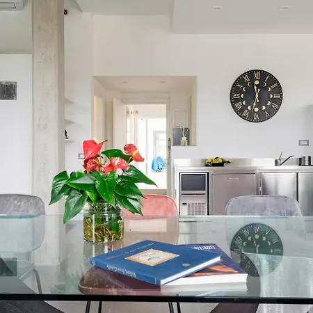 Modern Cozy Near The Colosseum In 4* Rome