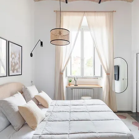 Modern Cozy Near The Colosseum In Maison d'hôtes 4*