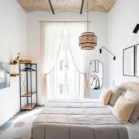 Modern Cozy Near The Colosseum In Maison d'hôtes Rome