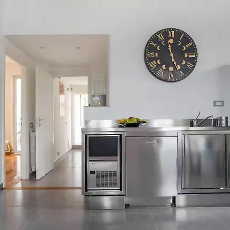 Modern Cozy Near The Colosseum In 4* Rome