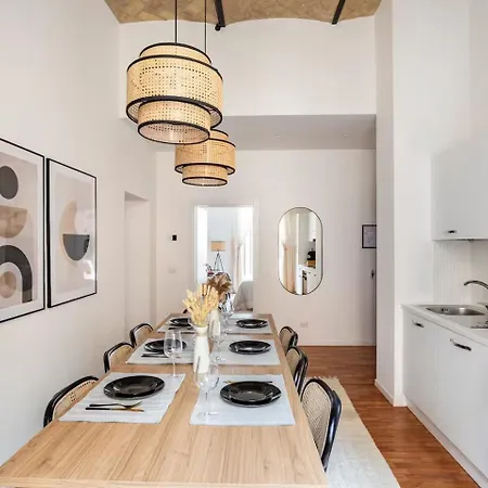 Modern Cozy Near The Colosseum In Maison d'hôtes Rome
